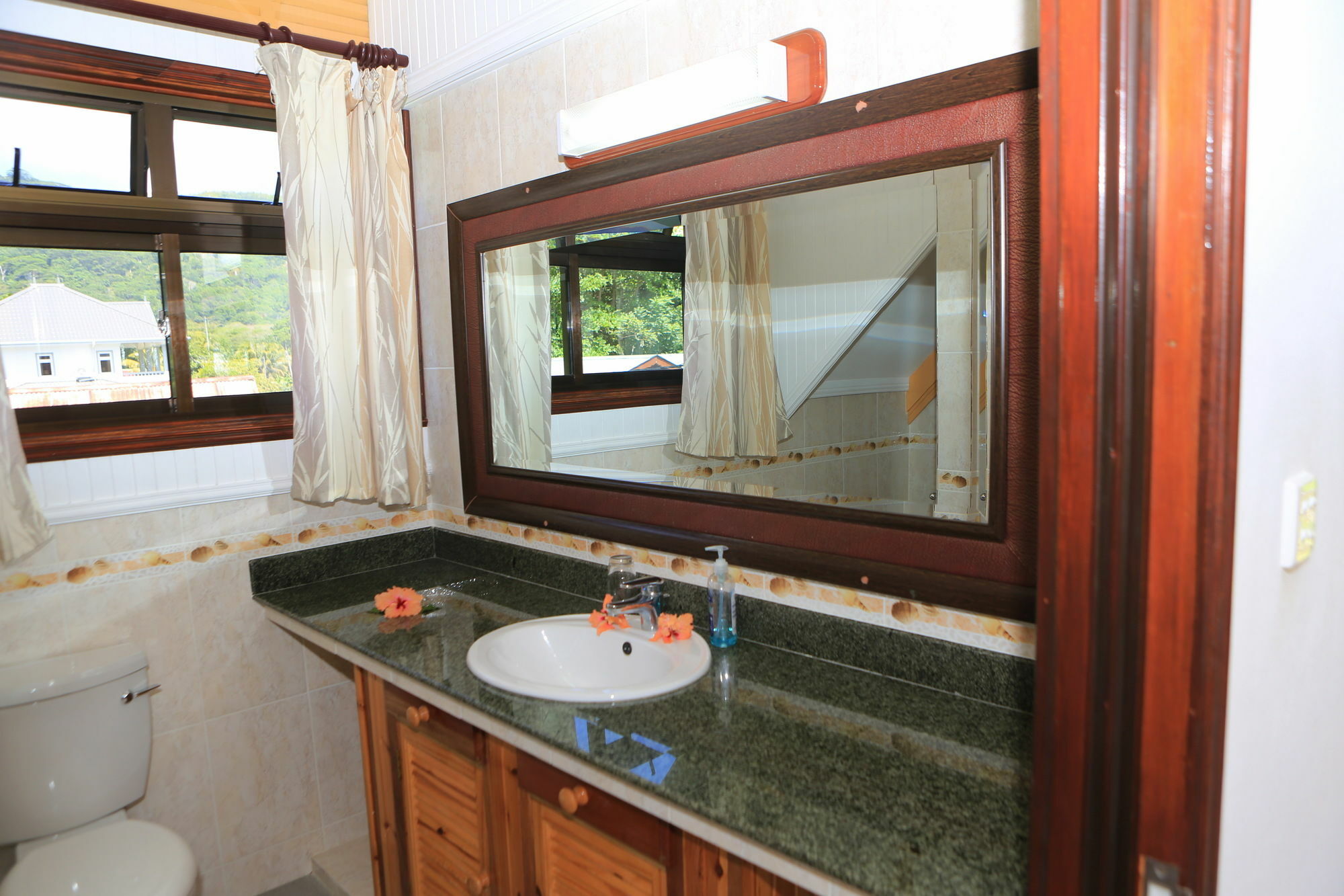 ชาเลต์ ด็องซ์ รียูเนียน Hotel ลาดิก ภายนอก รูปภาพ